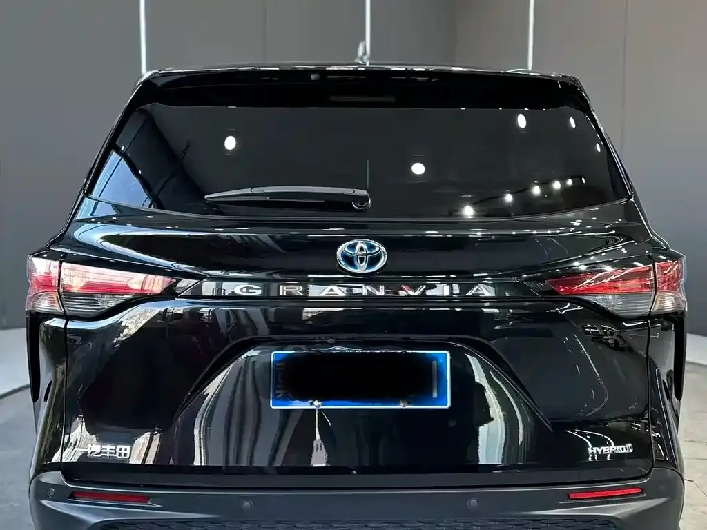 Toyota Granvia — фото 7
