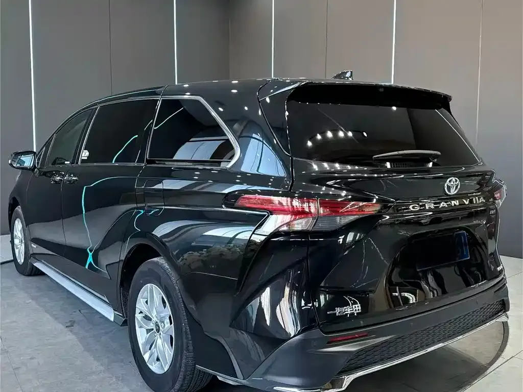 Toyota Granvia — фото 3