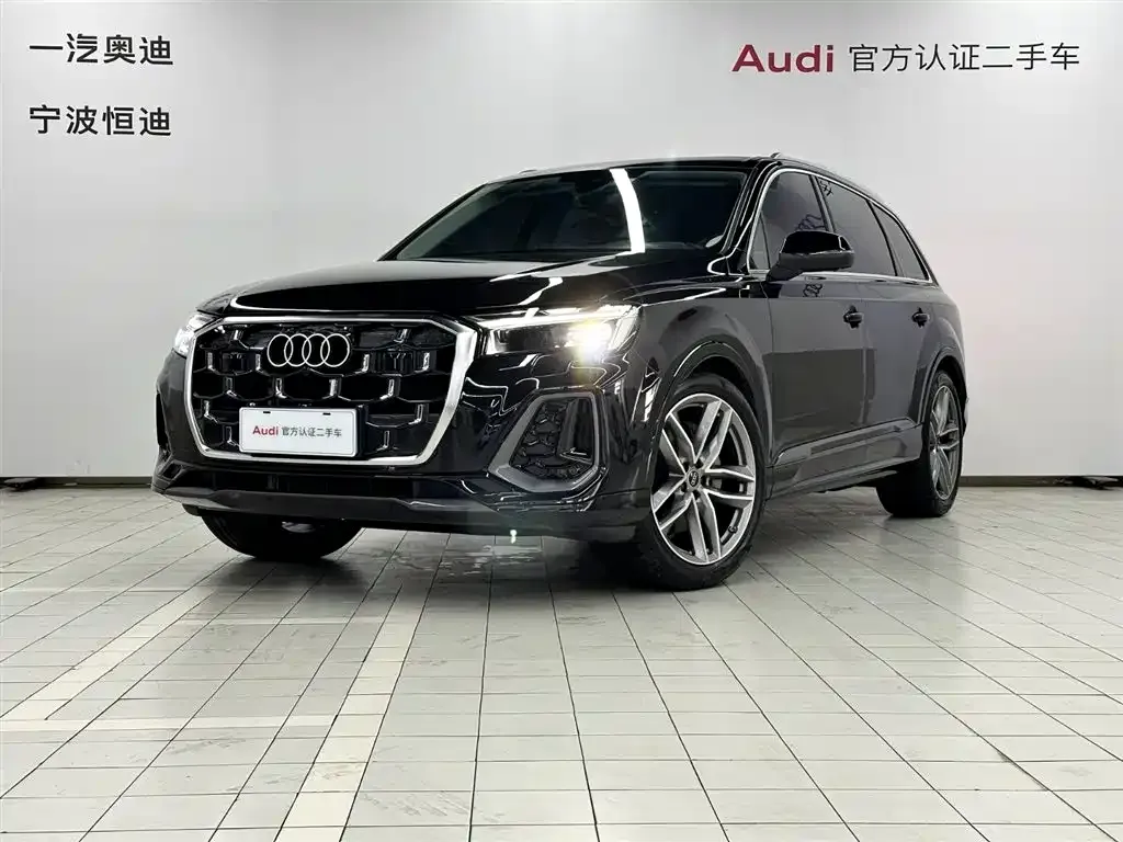 Audi Q7 — фото 1
