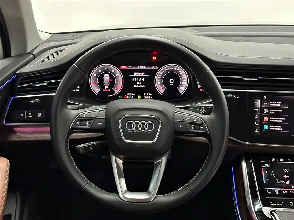 Audi Q7 — фото 10
