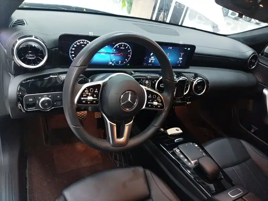 Mercedes-Benz A-Class — фото 10