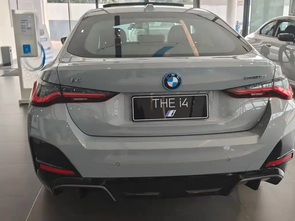 BMW i4 — фото 3