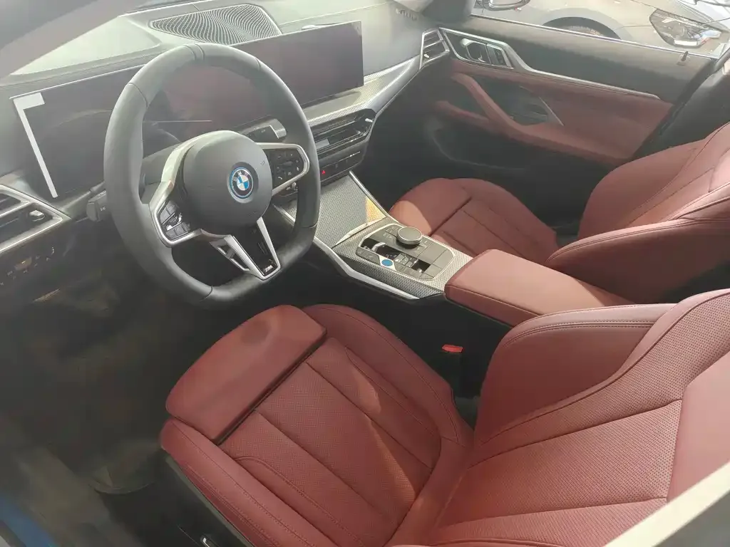 BMW i4 — фото 8