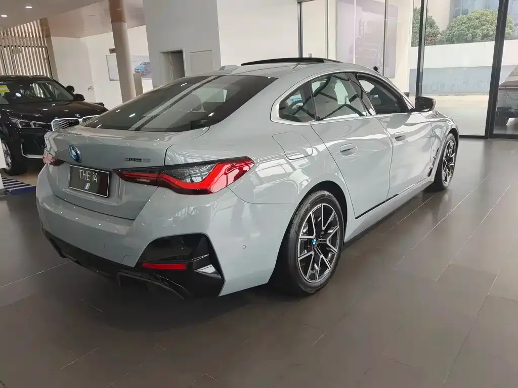 BMW i4 — фото 9