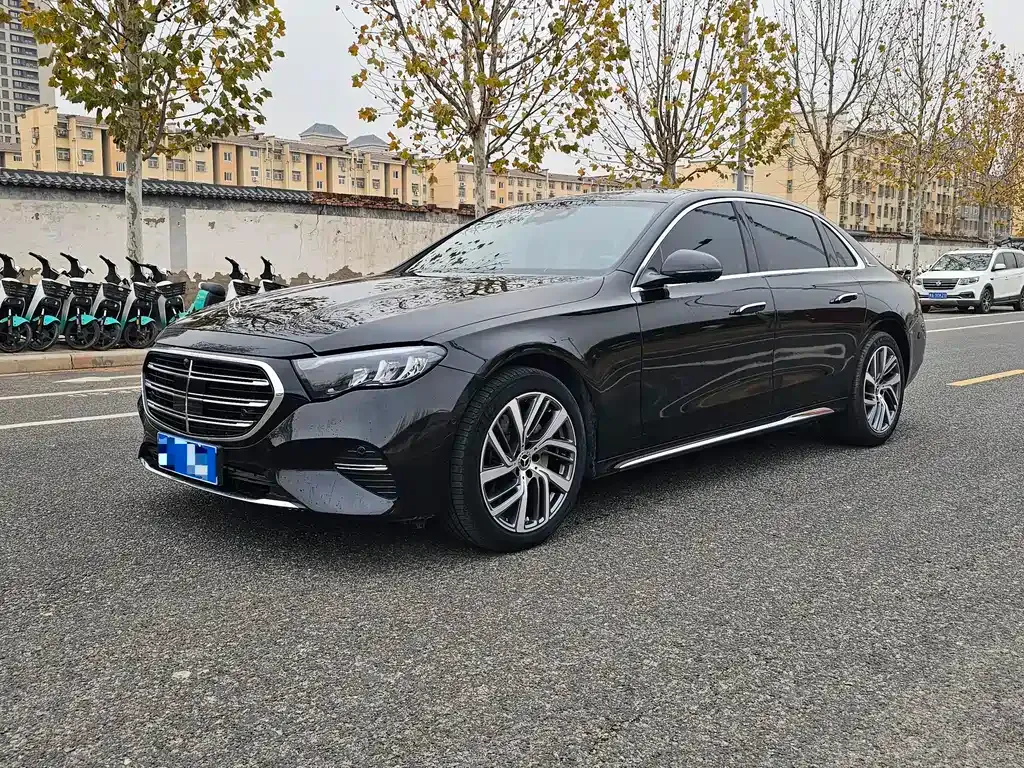 Mercedes-Benz E-Class — фото 1