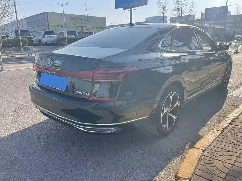 Volkswagen Passat — фото 7