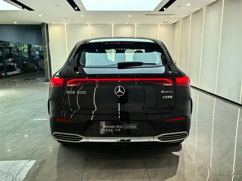 Mercedes-Benz EQE SUV — фото 4