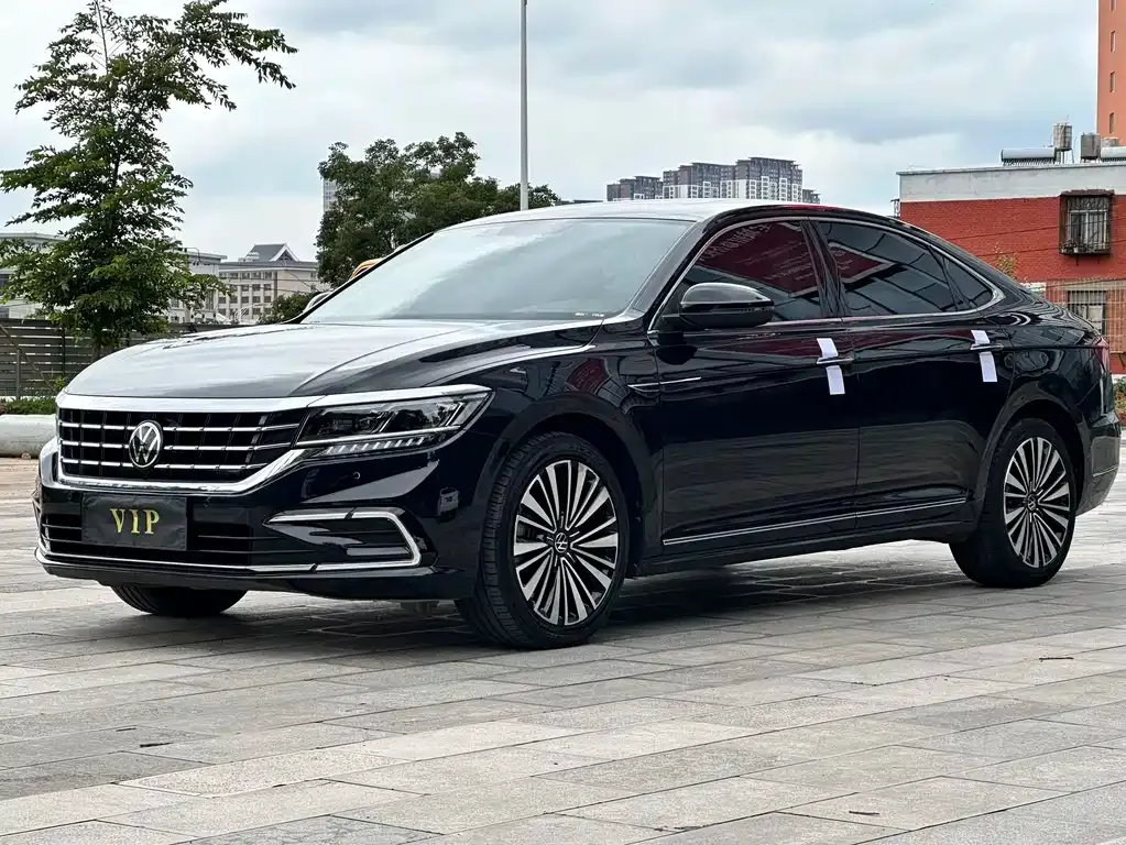 Volkswagen Passat — фото 1