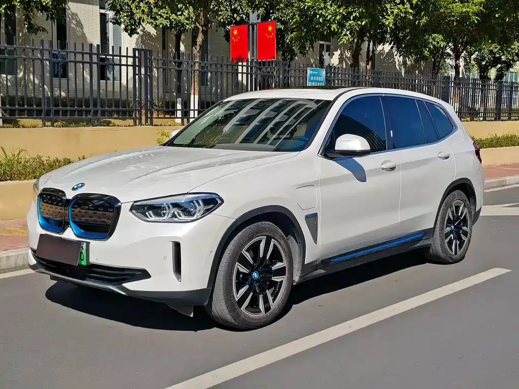 BMW iX3 — фото 1