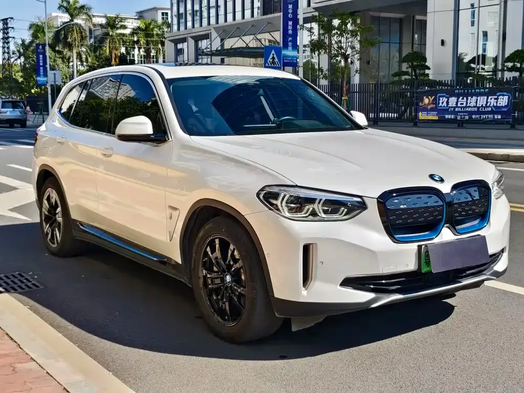BMW iX3 — фото 2