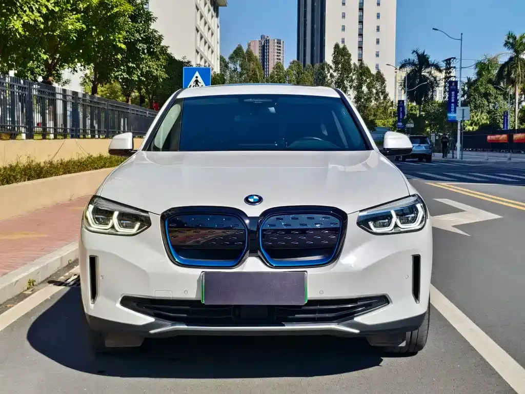 BMW iX3 — фото 3