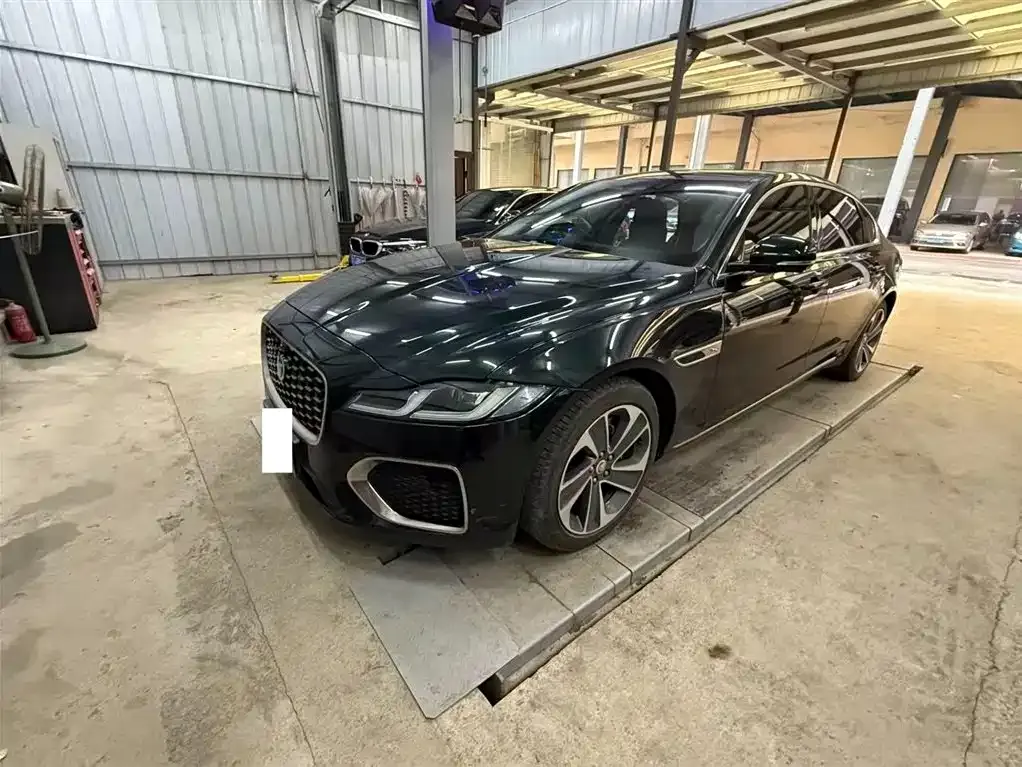Jaguar XFL — фото 1
