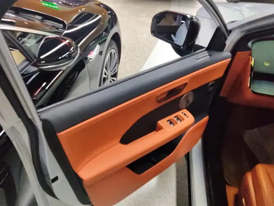 Toyota Platinum 3X — фото 3