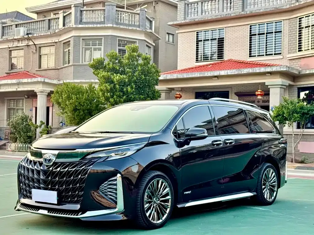 Toyota Granvia — фото 1