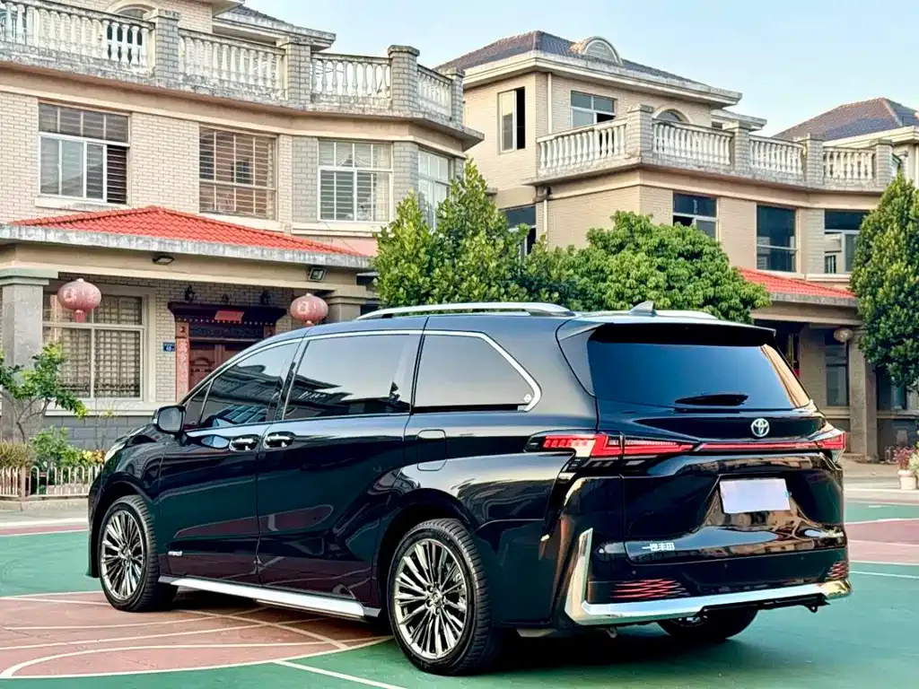 Toyota Granvia — фото 8