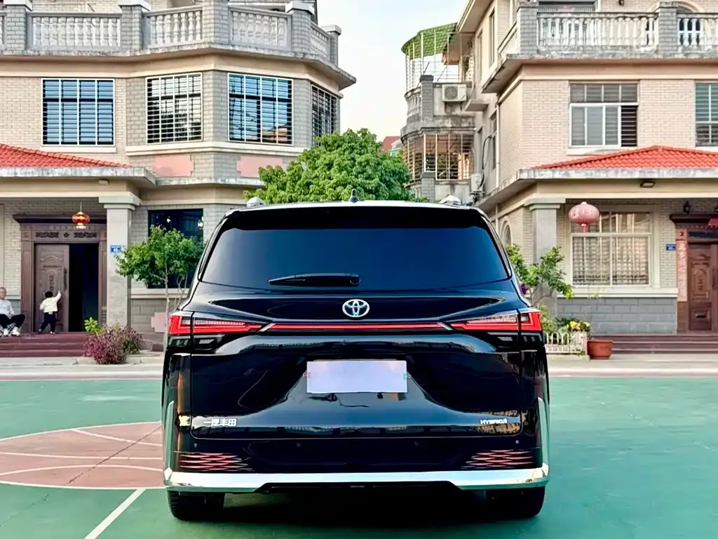 Toyota Granvia — фото 5