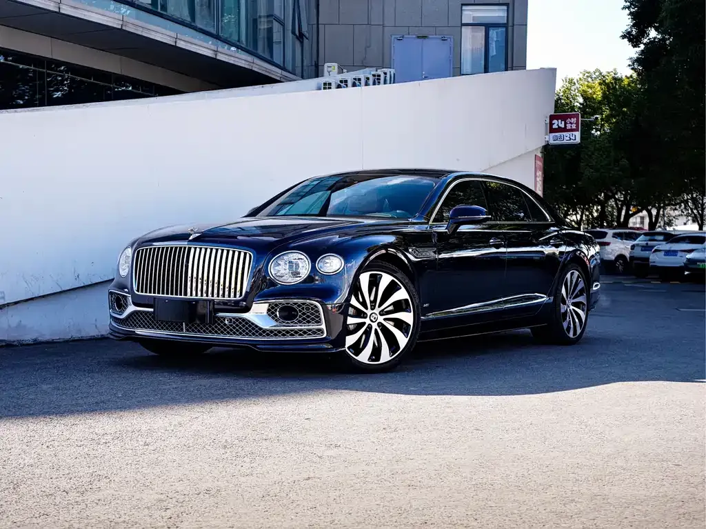 Bentley Flying Spur — фото 1