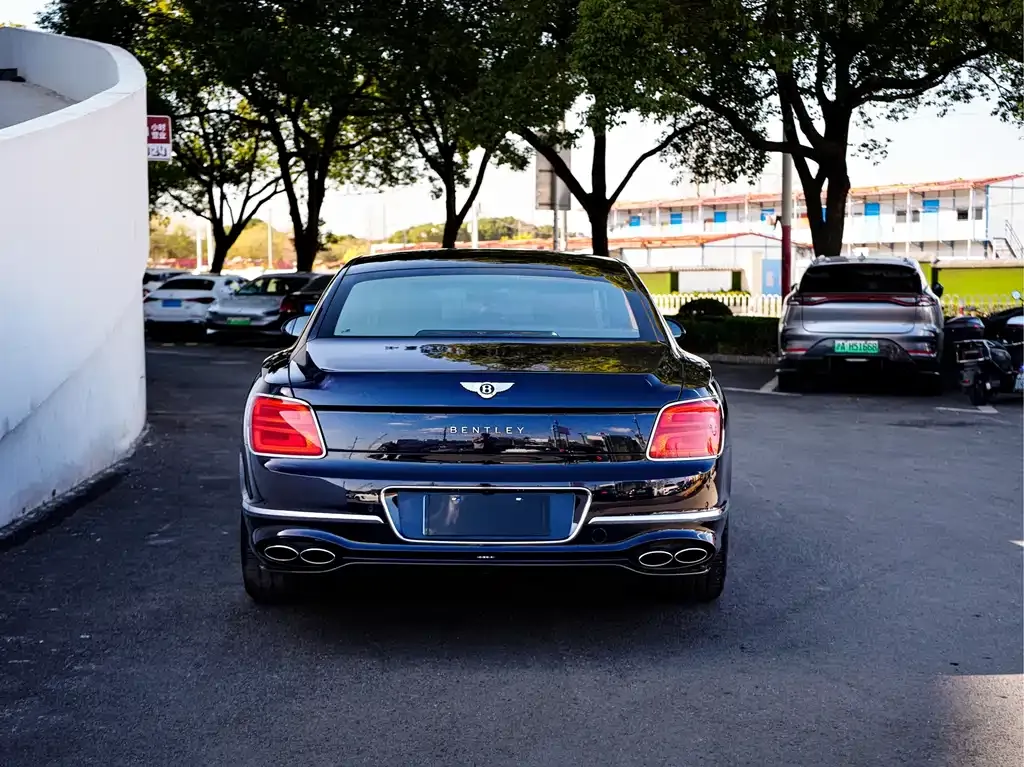 Bentley Flying Spur — фото 8