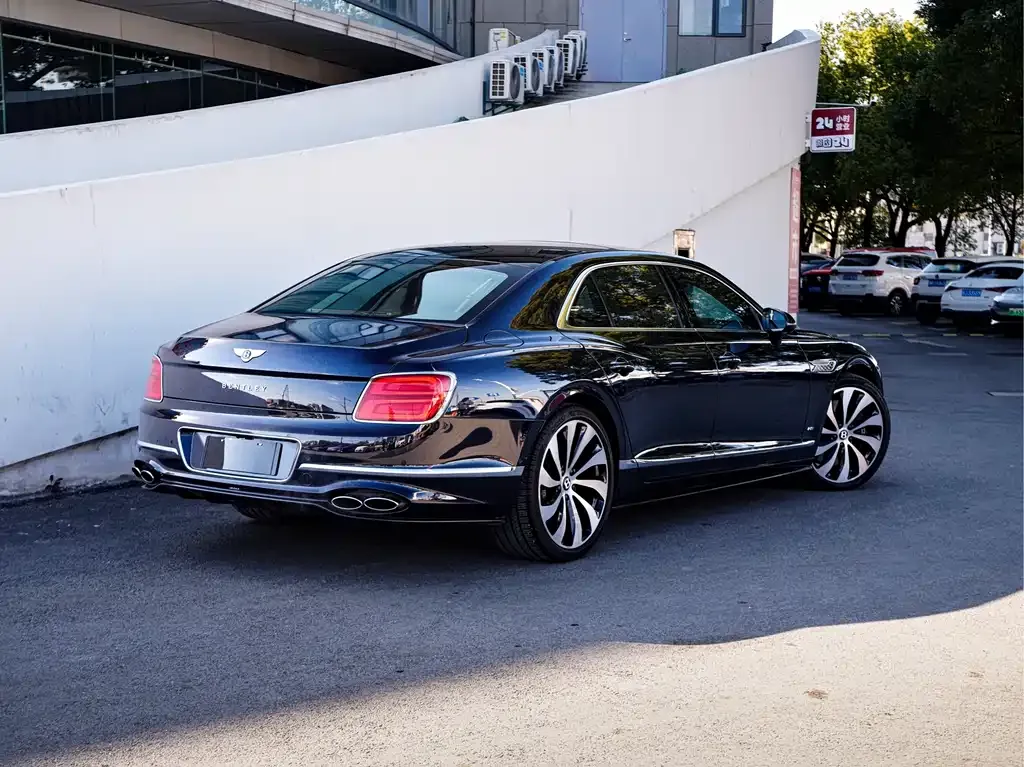 Bentley Flying Spur — фото 6