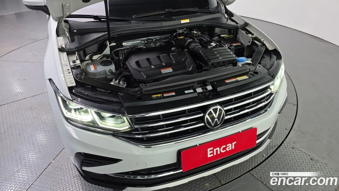 Volkswagen Tiguan — фото 8