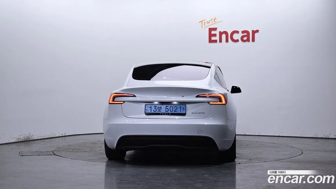 Tesla Model 3 — фото 10
