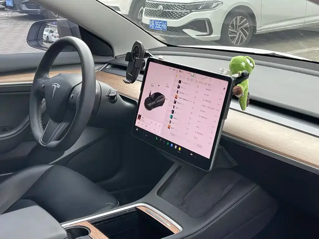 Tesla Model 3 — фото 3