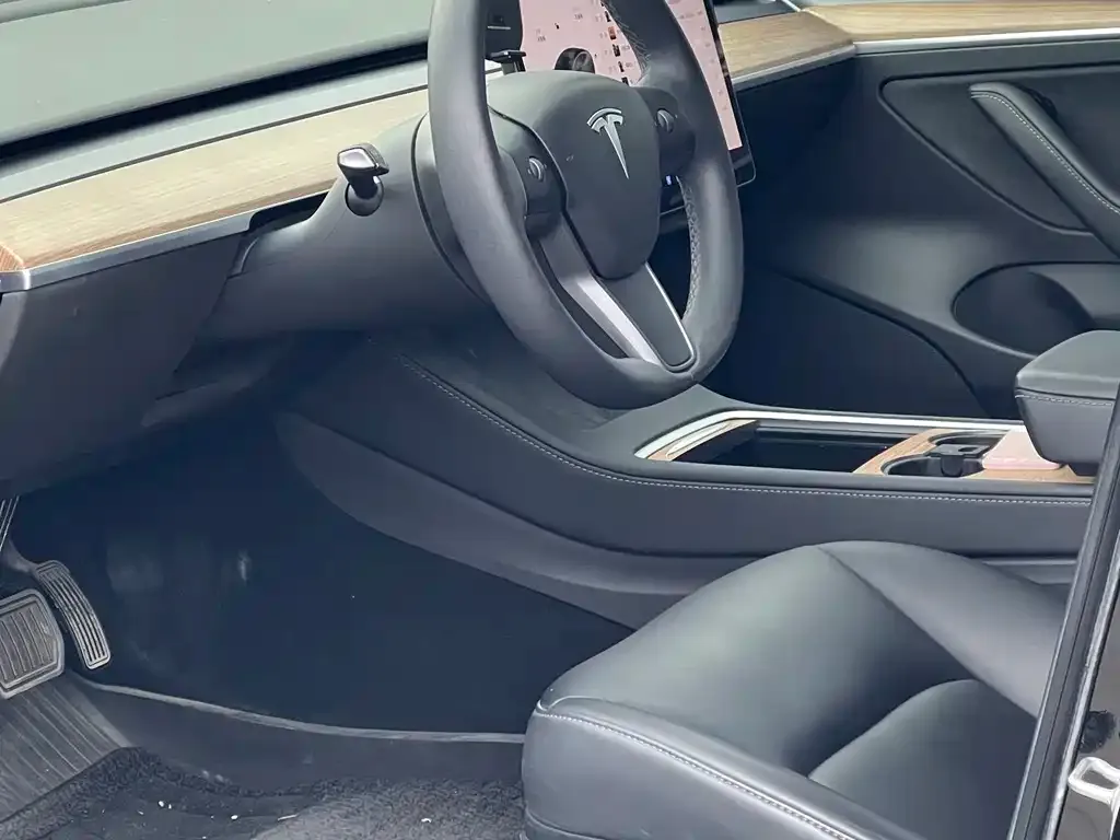 Tesla Model 3 — фото 2