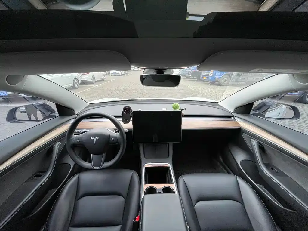 Tesla Model 3 — фото 5