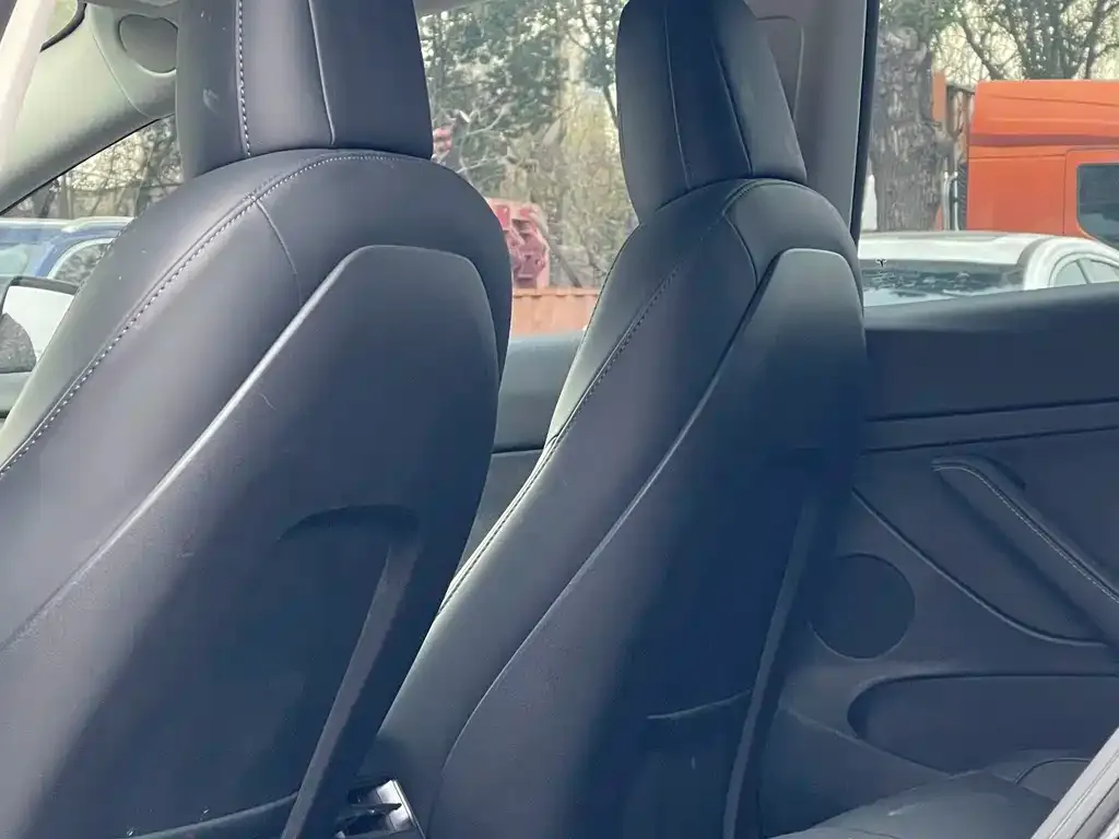 Tesla Model 3 — фото 4