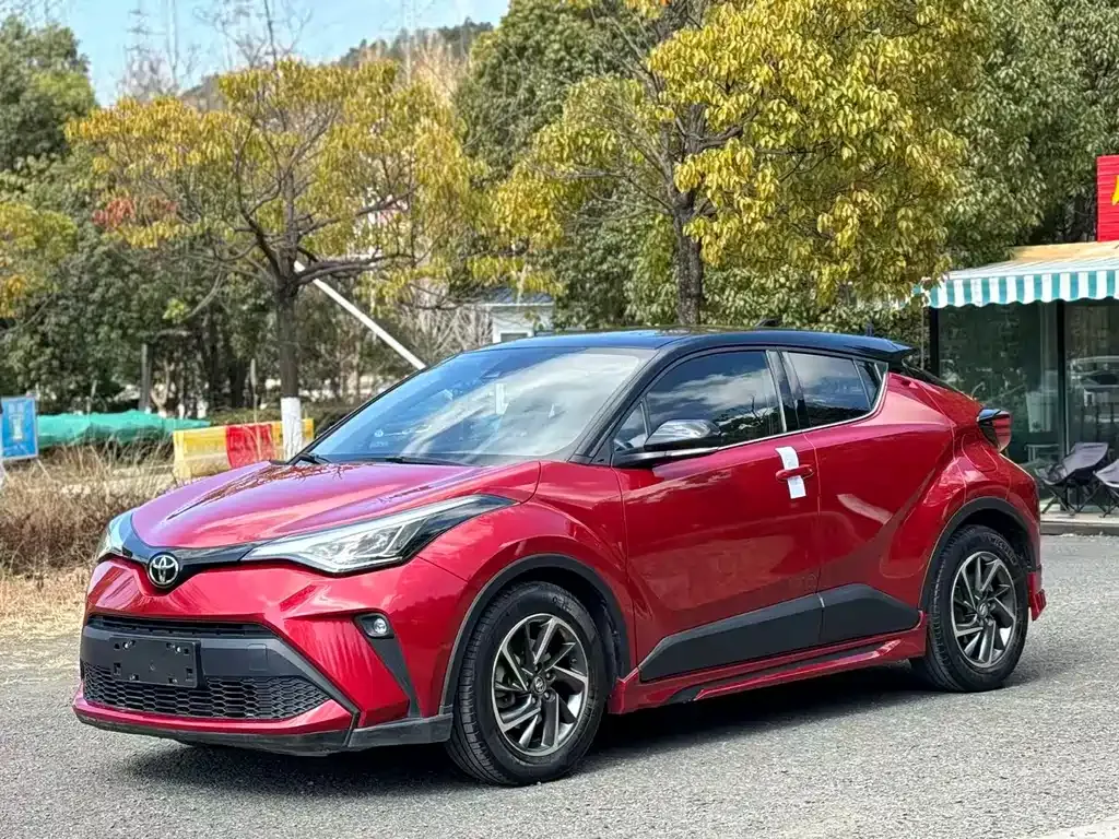 Toyota C-HR — фото 1