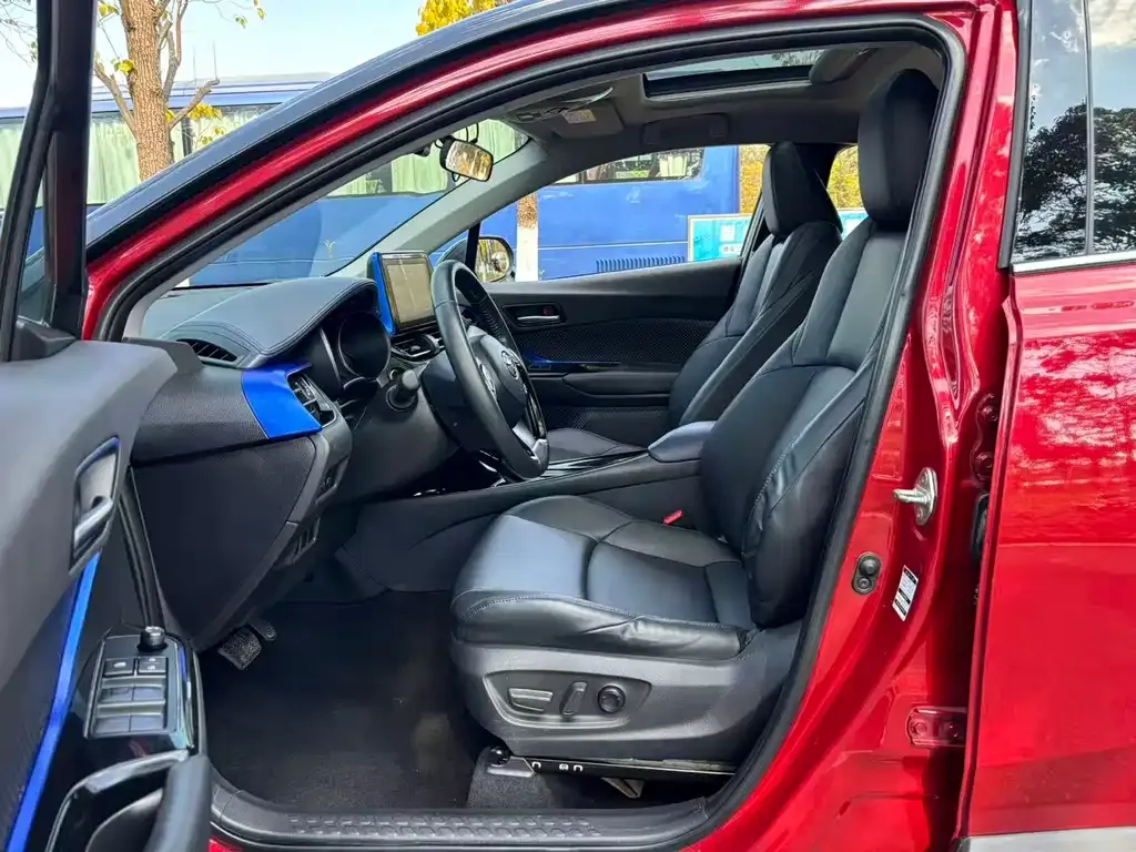 Toyota C-HR — фото 4