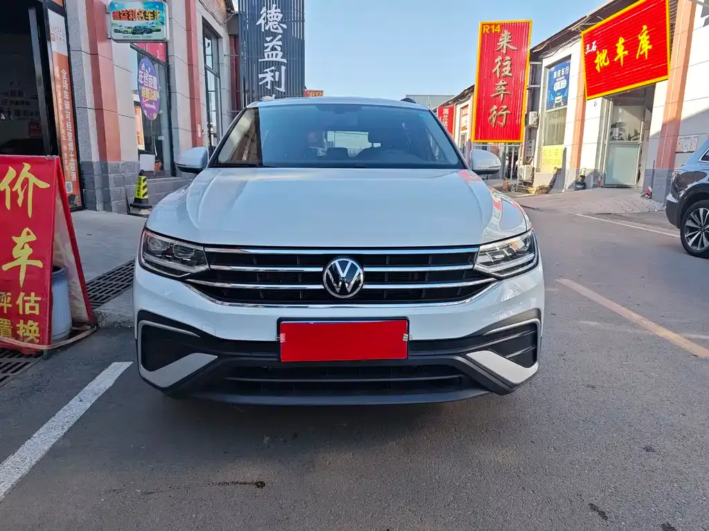 Volkswagen Tiguan L — фото 2