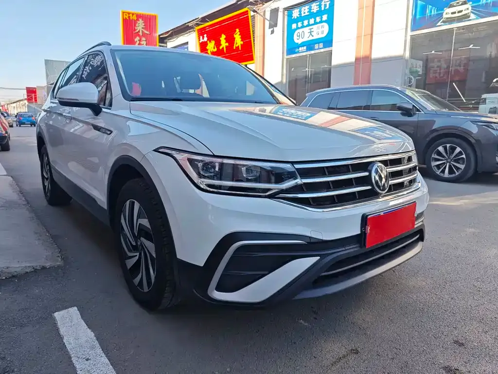 Volkswagen Tiguan L — фото 3