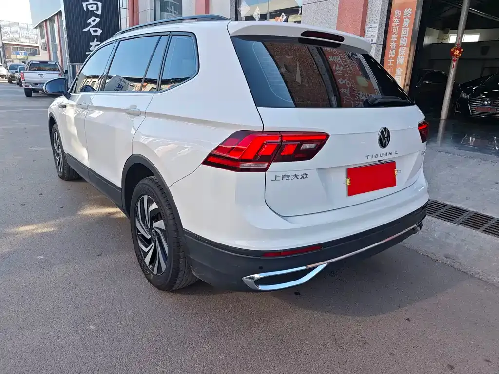 Volkswagen Tiguan L — фото 6