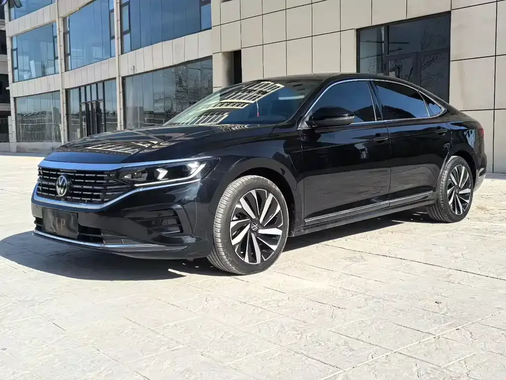 Volkswagen Passat — фото 1
