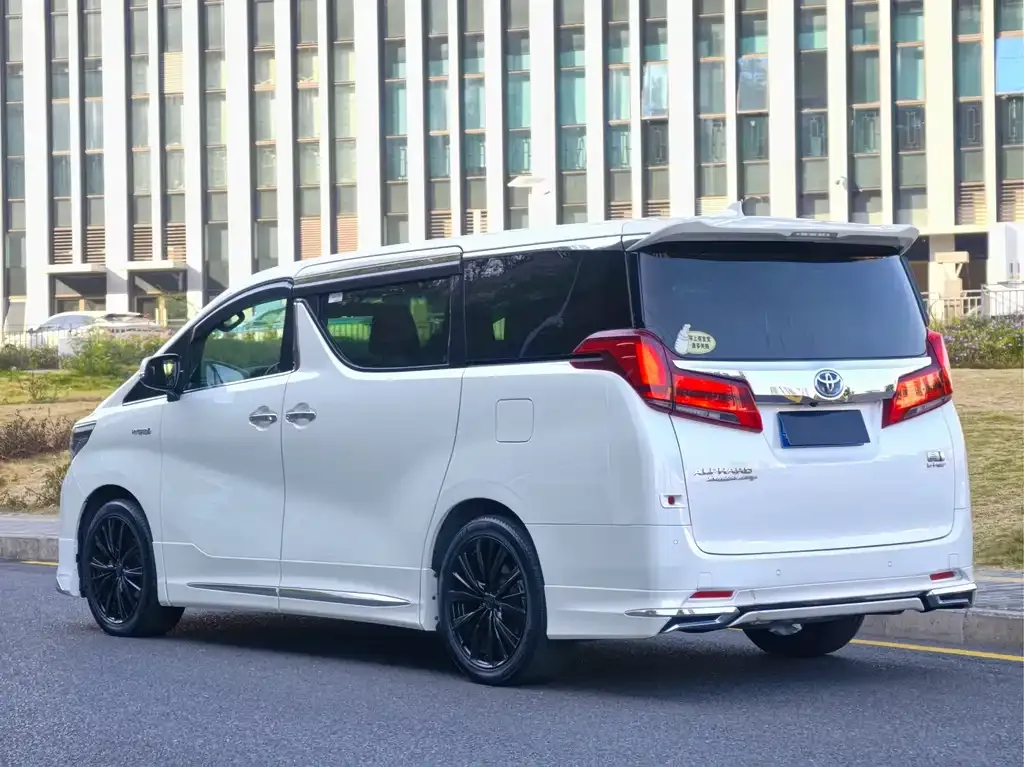 Toyota Alphard — фото 4