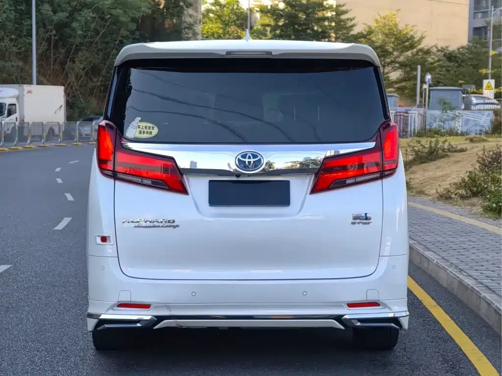 Toyota Alphard — фото 7
