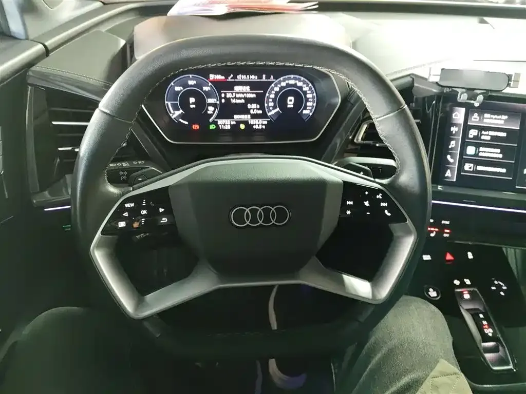 Audi Q4 e-tron — фото 3
