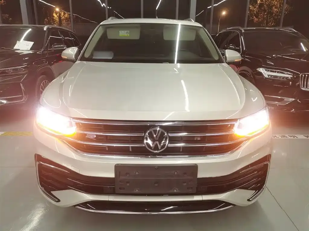 Volkswagen Tiguan L — фото 3