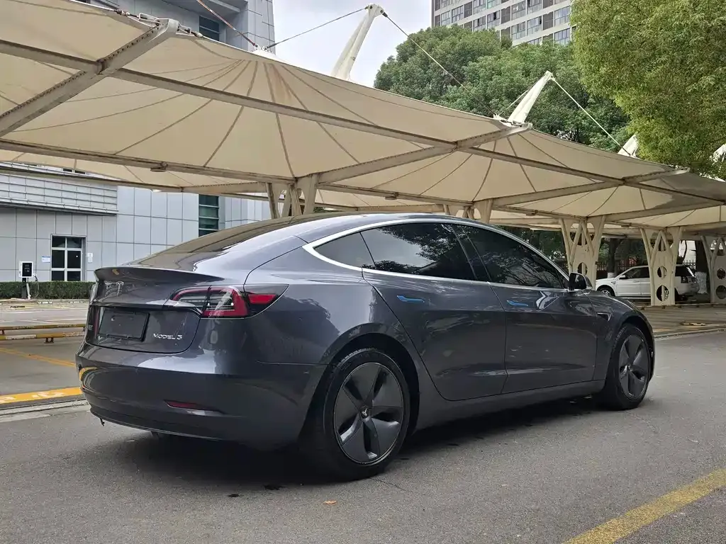 Tesla Model 3 — фото 8