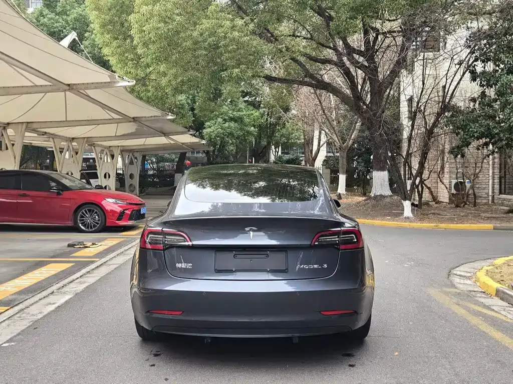Tesla Model 3 — фото 3