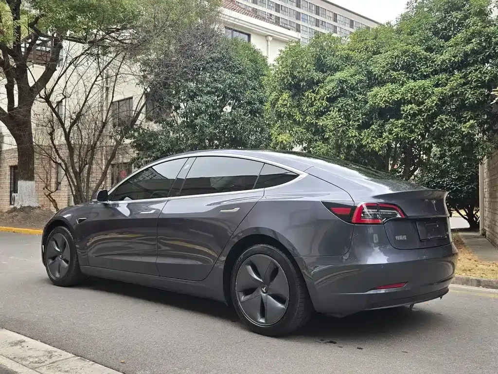 Tesla Model 3 — фото 6