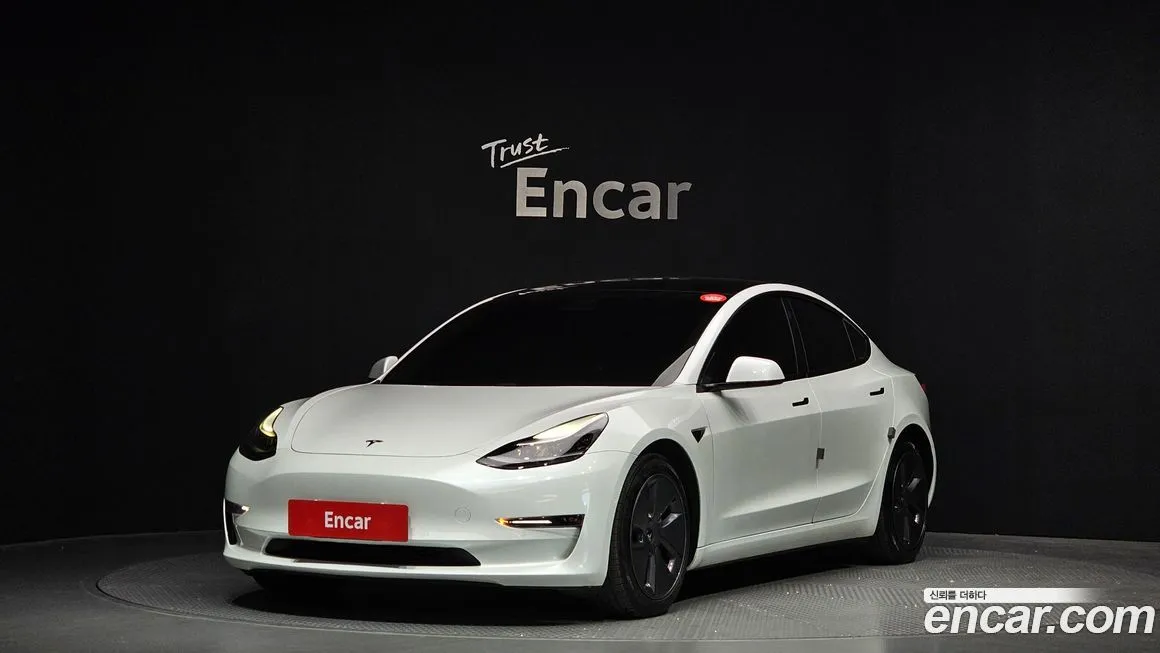 Tesla Model 3 — фото 1