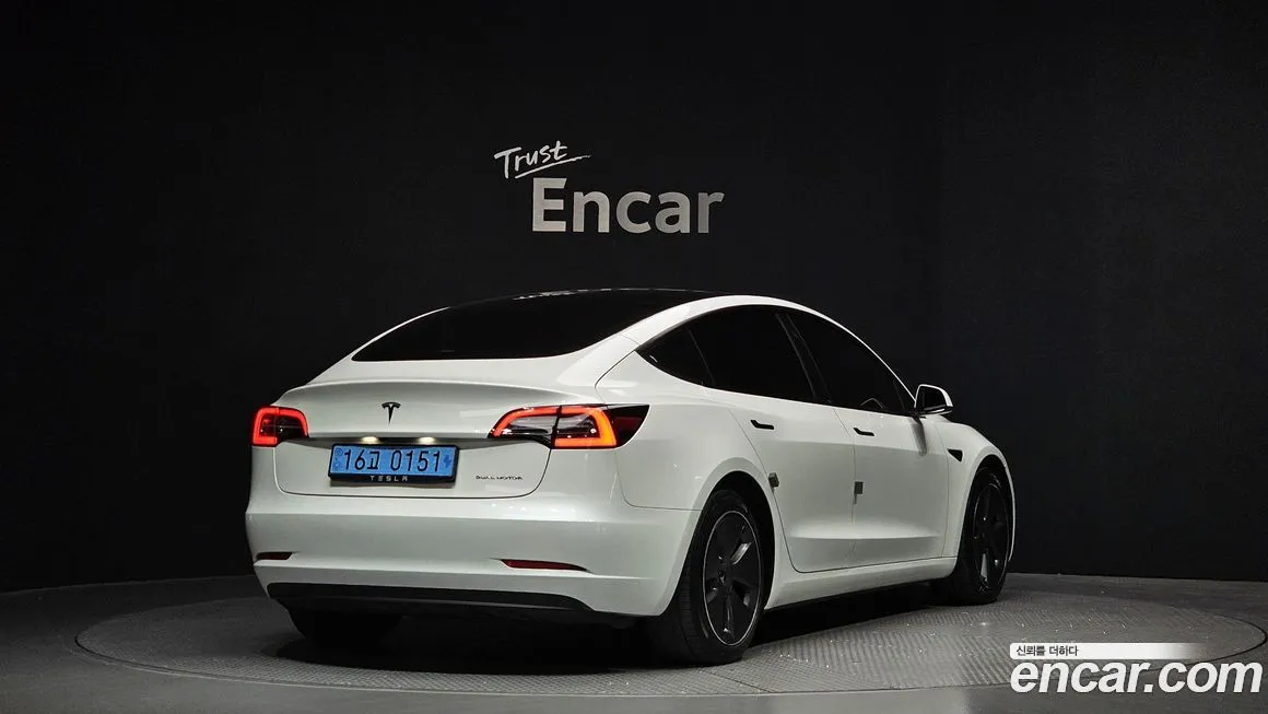 Tesla Model 3 — фото 10