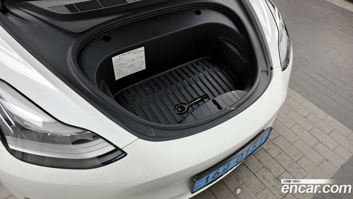 Tesla Model 3 — фото 9