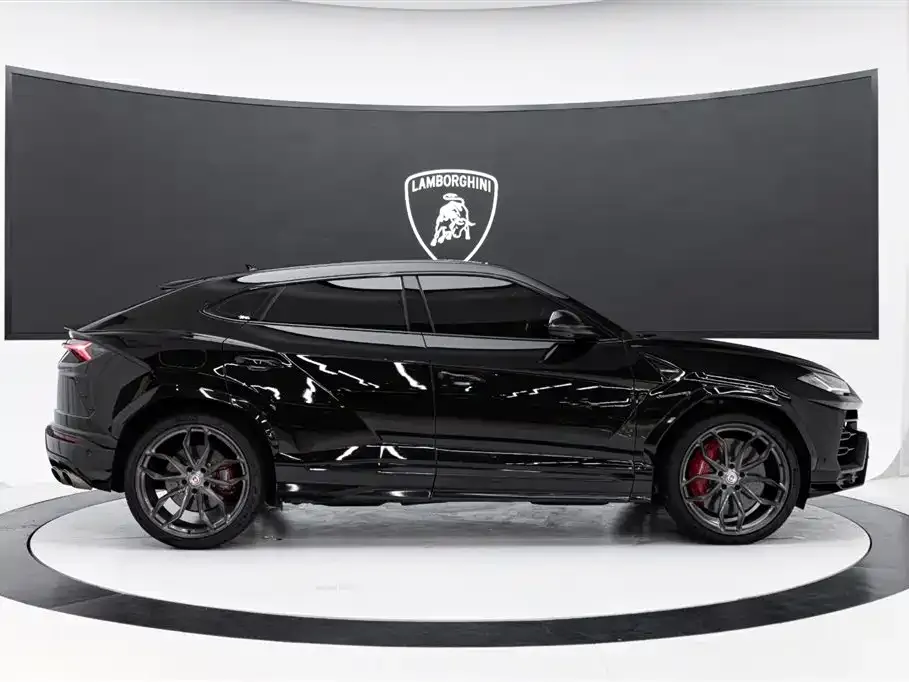 Lamborghini Urus — фото 10
