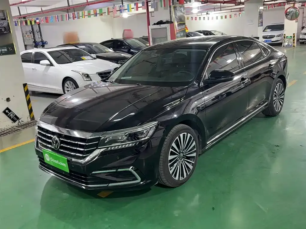 Volkswagen Passat — фото 1