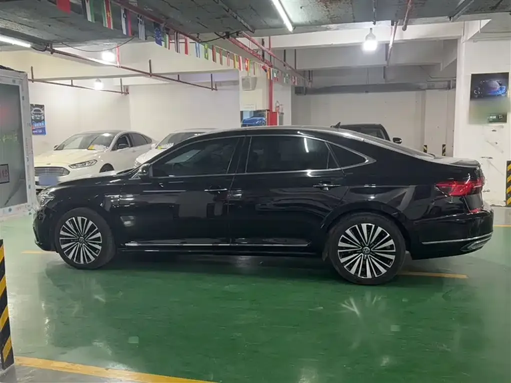 Volkswagen Passat — фото 10