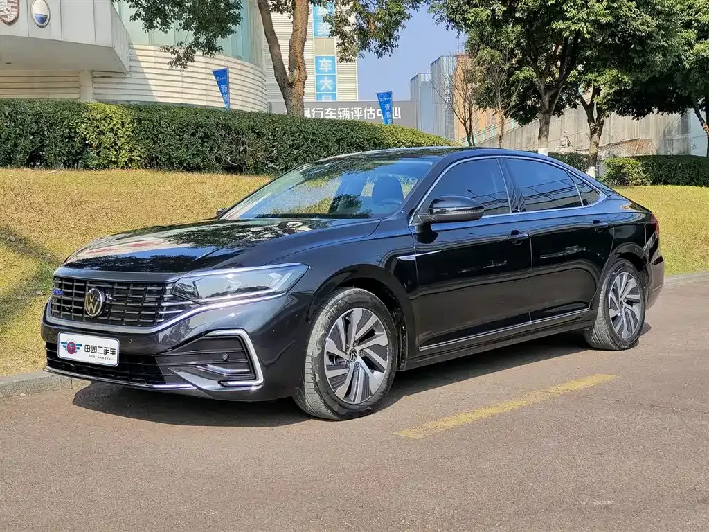 Volkswagen Passat New Energy — фото 1