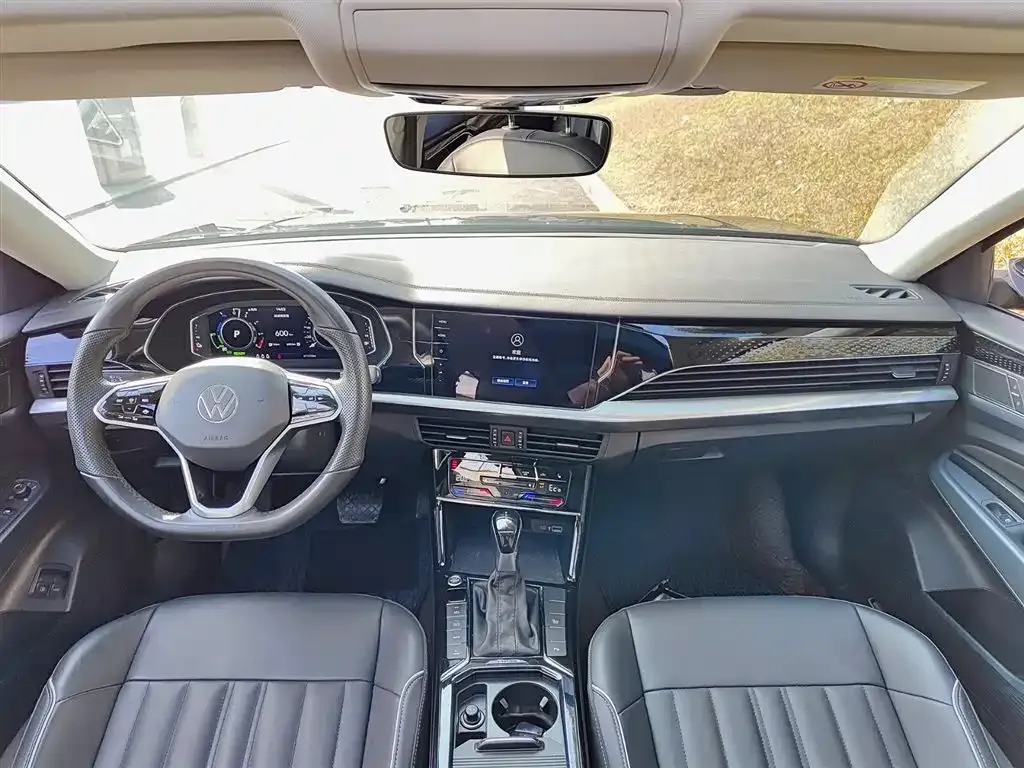 Volkswagen Passat New Energy — фото 3